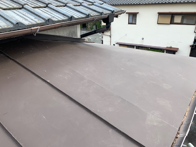 さくらエステート 大牟田店の台風災害 トタン屋根の張替ですの施工後の写真1